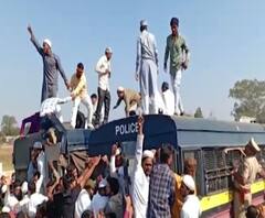CAA & NRC कायद्याविरोधात हिंगोलीत जेलभरो, मुस्लिम कार्यकर्त्यांचं थेट पोलिसांच्या व्हॅनवर आंदोलन | ABP Majha