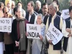 Budget session: संसद की कार्यवाही शुरू होने से पहले विपक्ष का विरोध प्रदर्शन