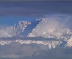 Reporter's Stories: কনকনে শীত দার্জিলিঙে, পর্যটকদের মন কাড়ছে ঝকঝকে কাঞ্চনজঙ্ঘা