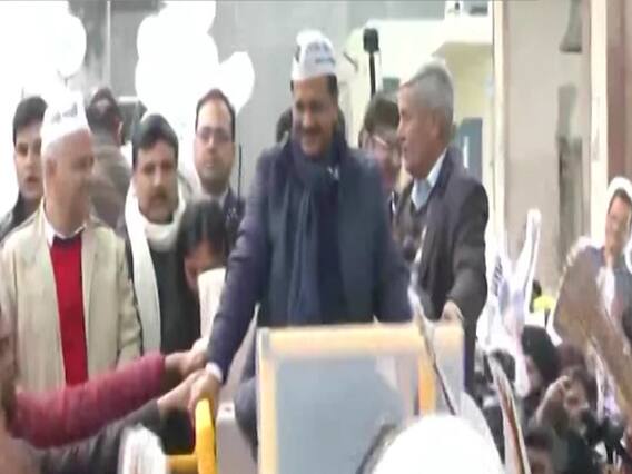Ground Report: Kejriwal के रोड शो में उमड़ी समर्थकों की भीड़