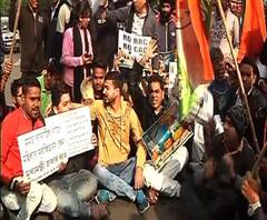 সাধারণ ধর্মঘট: সেন্ট্রাল অ্যাভেনিউতে টায়ার জ্বালিয়ে বিক্ষোভ, খড়্গপুরে পথ-রেল অবরোধ