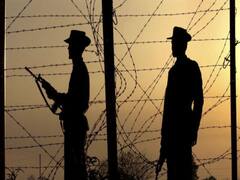 J&k: कार में 3 आतंकियों के साथ पुलिस के डीएसपी गिरफ्तार, 3 एके 47, गोला-बारूद बरामद