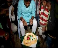 Nagpur MLA Birthday | तीन वर्ष अंधारात असलेल्या गावात बर्थडे, प्रकल्पग्रस्त गावकऱ्यांसोबत आमदारांची पार्टी | स्पेशल रिपोर्ट