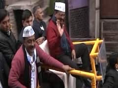 Delhi Election 2020: Arvind Kejriwal ने बादली विधानसभा में किया रोड शो
