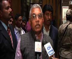 যাদবপুরে পড়ুয়া মিছিলে পুলিশের লাঠি চালনা নিয়ে মমতাকে দিলীপের গণতন্ত্র-খোঁচা