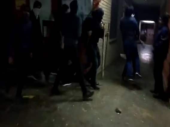 JNU Campus में मारपीट, 18 छात्र भर्ती, छात्रों का PHQ पर प्रदर्शन