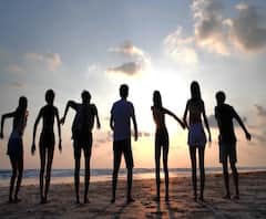 Special Report | विमा कंपन्यांनी आणलं 'Friends Insurance'! 5 ते 30 मित्रांना विमा काढता येणार | ABP Majha