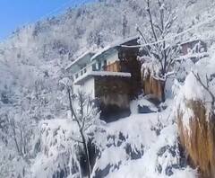 Snowfall | उत्तर भारतात हिमवृष्टीमुळे जनजीवन विस्कळीत | ABP Majha