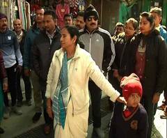 উত্তরবঙ্গে মুখ্যমন্ত্রী, শিশুকে পোলিও খাওয়ালেন, কিনে দিলেন সোয়েটার