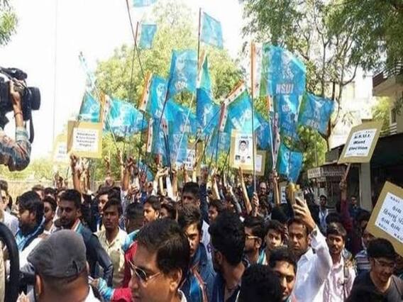 અમદાવાદમાં ઘર્ષણ પછી NSUIએ રાજ્યભરમાં કર્યા ધરણાં, જુઓ વીડિયો