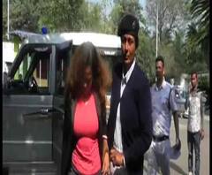 শরীরে বোমা বাঁধা আছে, পাইলটকে দেওয়া মহিলা যাত্রীর কাগজ ঘিরে কলকাতা থেকে মুম্বইগামী বিমানে হুলুস্থুল, গ্রেফতার যাত্রী