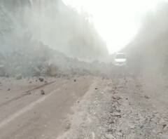 Landslide | कोसदनी घाटात दरड कोसळल्याने रस्त्यावरुन जाणारी कारला एका दिशेला फेकली गेली | ABP Majha
