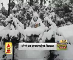 टिहरी में भी बर्फ़बारी हुई है।