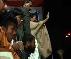 ব্যারিকেড ভেঙে ধর্মতলায় টিএমসিপির মঞ্চের পাশে পড়ুয়াদের মিছিল,উত্তেজনা, শান্ত থাকার আর্জি মুখ্যমন্ত্রীর