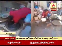 જામનગર: મહિલા કોર્પોરેટરે સાફ કરી ગટર, જુઓ વીડિયો