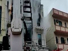 Delhi के पटपड़गंज में लगी आग, एक व्यक्ति की मौत