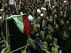 ईरान ने मस्जिद पर लाल झंडा फहराकर किया युद्ध और बदले का एलान