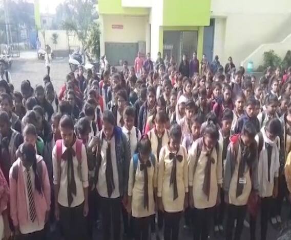 Hinganghat Woman Ablaze | हिंगणघाटच्या पीडितेच्या महाविद्यालयात विद्यार्थ्यांकडून पीडितेला श्रद्धांजली