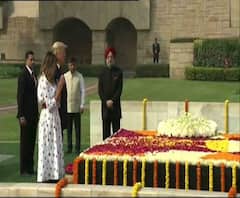 রাজঘাটে মহাত্মা গাঁধীর সমাধিস্থলে শ্রদ্ধাজ্ঞাপন করলেন সস্ত্রীক ডোনাল্ড ট্রাম্প