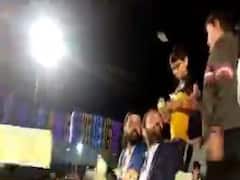 રાજકોટઃ લોકડાયરામાં મંત્રી જયેશ રાદડિયા પર રૂપિયાનો વરસાદ, જુઓ વીડિયો