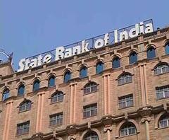 গৃহঋণের সুদ কমায় সদ্য চাকরিপ্রাপ্তদের সুবিধা, সুদের হার কমায় বয়স্কদের সমস্যা, প্রতিক্রিয়া অর্থনীতিবিদ অভিরূপ সরকারের