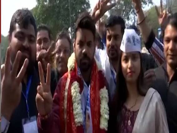 Praveen Kumar, पंचर बनाने वाले के बेटे ने दिल्ली चुनाव में लहराया अपना परचम, बोले- ये प्यार की जीत