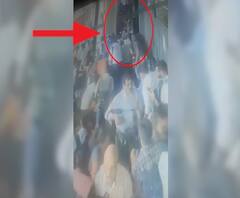 Escalator VIDEO | सरकत्या जिन्याचा 'रिव्हर्स गिअर', अंधेरी स्थानकावर मोठी दु्र्घटना टळली | ABP Majha