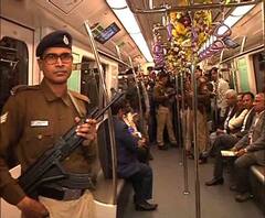 কলকাতা মেট্রোর সঙ্গে ইস্ট ওয়েস্ট মেট্রোর রেকের ফারাক কতখানি? নতুন মেট্রোর স্টেশনে কী কী বাড়তি সুবিধা পাবেন যাত্রীরা? দেখে নেওয়া যাক