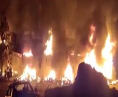 অগ্নিগর্ভ দিল্লি: ভস্মীভূত গোকুলপুরী বাজার, পরিস্থিতি সামাল দিতে হিমসিম অবস্থা দমকলকর্মীদের