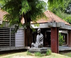 দেখুন, সবরমতী আশ্রমের পথে ডোনাল্ড ট্রাম্প, সঙ্গে মোদি 