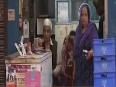 नॉर्थ-ईस्ट दिल्ली में हालात सामान्य, कम नहीं हुआ हिंसा का खौफ । Top 25