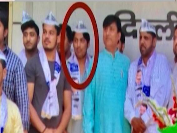 Delhi Election में 'फोटो' पर शुरू हुई सियासी लड़ाई, क्या है Kapil Bainsla से AAP का संबंध?
