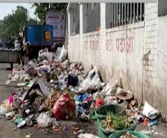 Pune waste Issue | या कचऱ्याचं करायचं काय? 5 दिवसांपासून पुणेकरांची कचराकोंडी | ABP Majha 