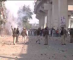 ট্রাম্পের সফরের মধ্যেই সিএএ আন্দোলনকে ঘিরে রণক্ষেত্র দিল্লি, নিহত হেড কনস্টেবল-সহ ৫