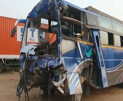 Road Accident | ट्रॅव्हल्सची ट्रकला धडक, 34 प्रवासी जखमी; मुंबई-आग्रा महामार्गावरील घटना | धुळे | ABP Majha