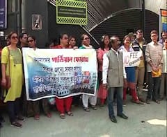 অতিরিক্ত হারে ফি বৃদ্ধির অভিযোগ, বি ডি মেমোরিয়াল ইন্টারন্যাশনাল স্কুলে বিক্ষোভ