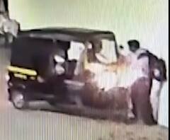 Aurangabad Robbery | प्रवाशांनो सावधान! लुटमारीच्या उद्देशानं रिक्षा घातली अंगावर | ABP Majha 