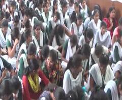 Students Protest | मराठवाडा कृषी विद्यापीठाचे विद्यार्थी प्रशासनाविरोधात आक्रमक | ABP Majha