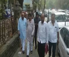 Ashok Chavan | मंत्री अशोक चव्हाण यांना ट्रॅफिकचा फटका, पायीच पोहोचले गांधी भवनात | ABP MAJHA