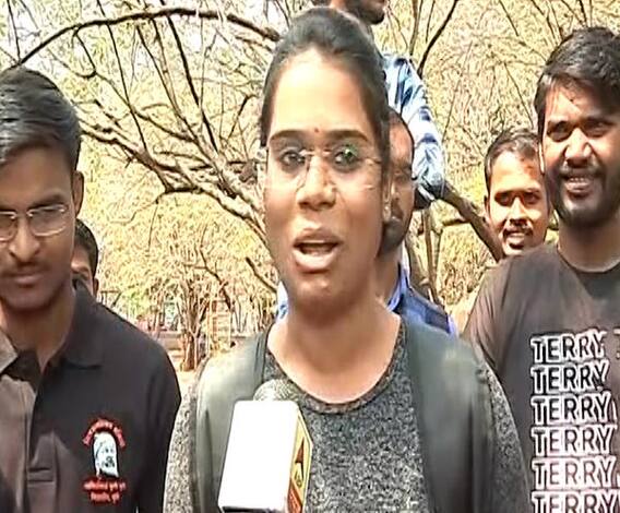 Pune | व्हेलेन्टाईन डेलाच प्रेमविरोधी शपथ; पुण्यातील विद्यार्थीनींच्या प्रतिक्रीया | ABP Majha