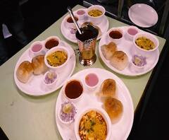 Chicken Misal! मिसळीला नॉन व्हेज तडका, पिपरीत चिकनची रस 'मिसळ' नॉन व्हेज मिसळीवर खवय्यांनी मारला ताव | स्पेशल रिपोर्ट