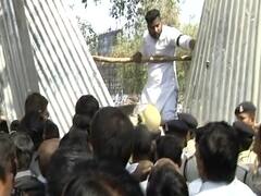 Chhattisgarh raids: Congress workers try to gehrao I-T office