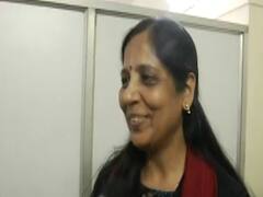 Delhi Results के बाद Arvind Kejriwal की पत्नी ने कही ये बात