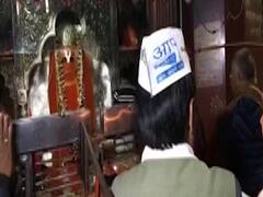 ABP Results: AAP workers offer prayers at Hanuman Mandir