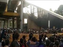 Jamia students' anti-CAA march to Parliament stopped by police