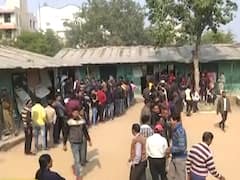 मदनपुर खादर में जनता किन मुद्दों पर कर रही है वोट? देखिए ग्राउंड रिपोर्ट | Delhi Election 2020 Voting