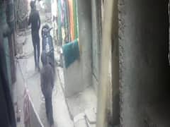 दिल्ली के कल्याणपुरी में दर्दनाक हादसा, सड़क पर गिरने से बच्चे की मौत