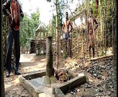 Reporter Stories: ভেঙেছে কল, কুয়োর পচা জলই একমাত্র সম্বল, অভিযোগ জানালেও নির্বিকার পঞ্চায়েত 