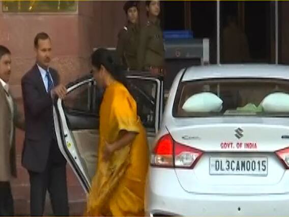 Union Budget 2020: નાણા મંત્રાલય પહોંચ્યા નિર્મલા સિતારમણ, જુઓ વીડિયો