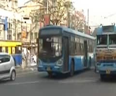 কালীঘাট ট্রামডিপোর সামনে বেপরোয়া গাড়ির তাণ্ডব, গাড়ির ধাক্কায় গুরুতর আহত মহিলা পথচারী এসএসকেএম হাসপাতালে ভর্তি 